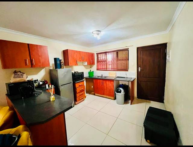 2 BEDROOM APARTMENT FOR SALE IN MONTCLAIR